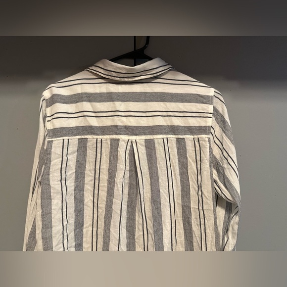 ❤️Lucky Brand - White and Gray Casual Button Down Shirt (Size M) - Picture 12 of 12